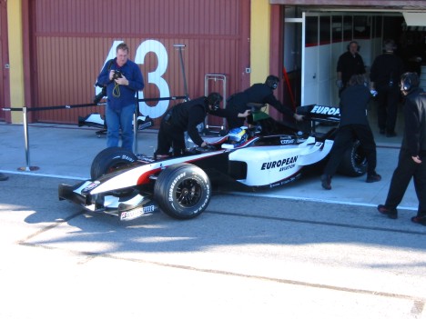 På vej ud til en ny testdag - Baumgartner har fået meget fokus, men er ikke det største talent Formel 1-sporten har set
(Foto: European Minardi)